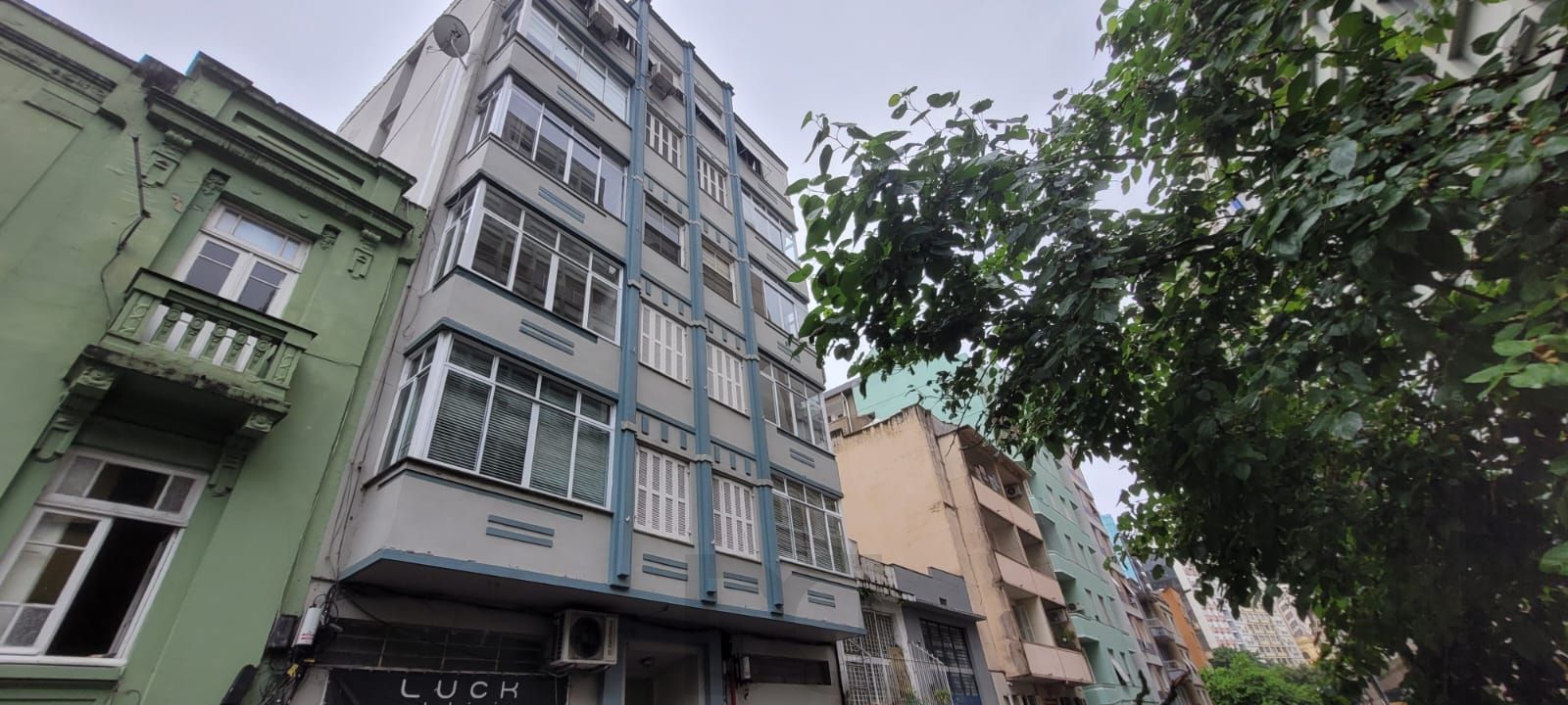 Venda apartamento totalmente reformado, 3 dormitórios living amplo, ótima iluminação, lareira ecológica, centro histórico — foto 37
