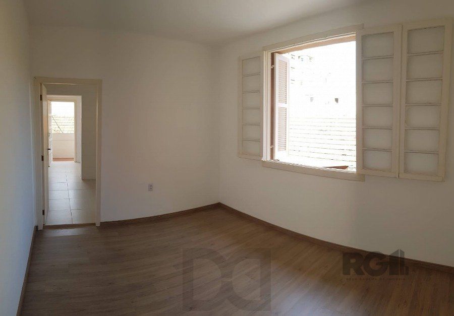VENDA APARTAMENTO 2 DORMITÓRIOS, MENINO DEUS, REFORMADO,  BAIXA TAXA CONDOMINIAL, ENSOLARADO — foto 2