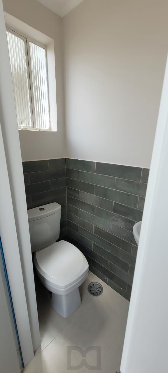 Venda apartamento totalmente reformado, 3 dormitórios living amplo, ótima iluminação, lareira ecológica, centro histórico — foto 13