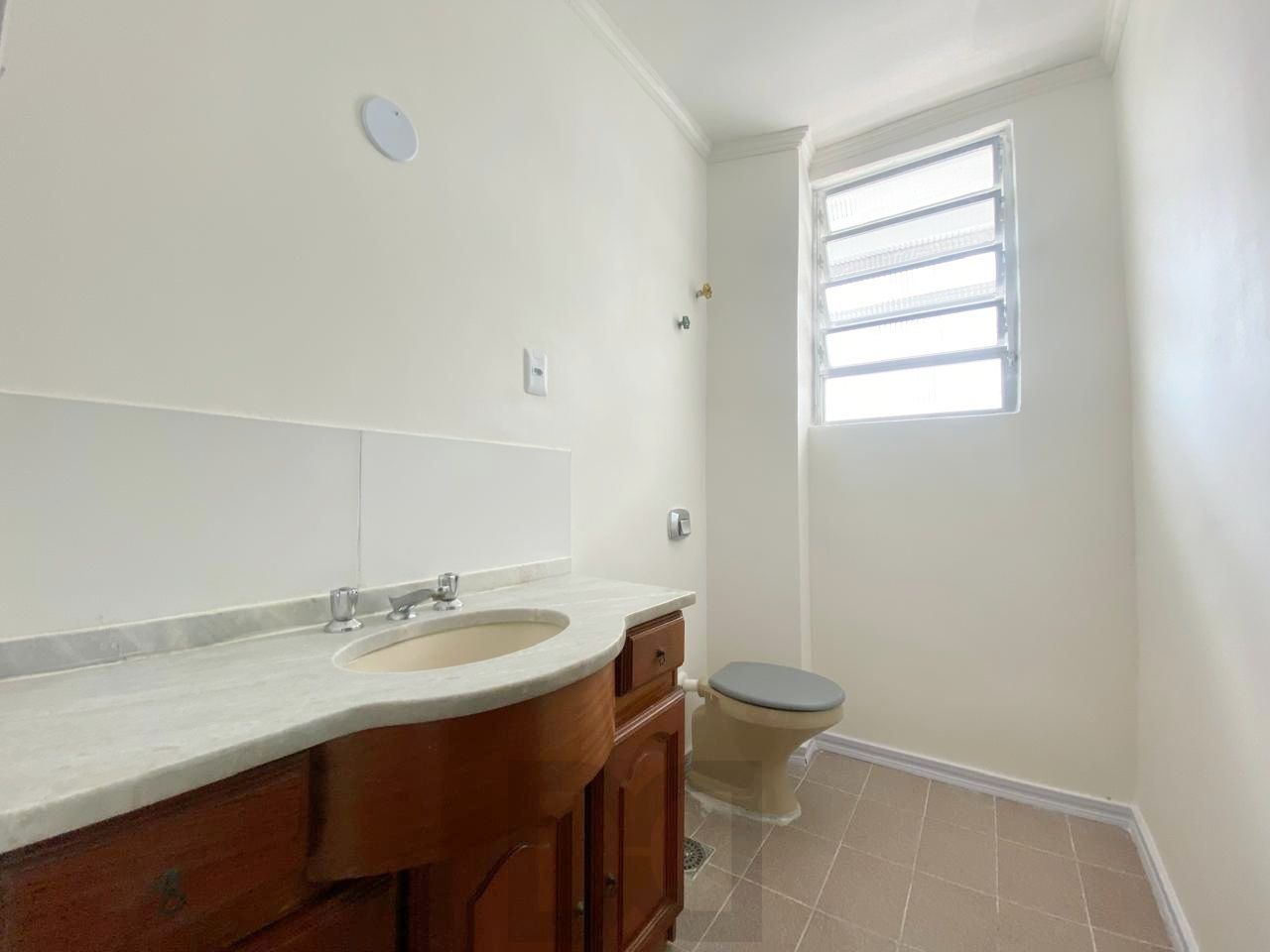 Apartamento reformado de 3 dormitórios transformado em 2 perto da Redenção — foto 12