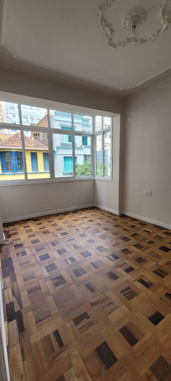 Venda apartamento totalmente reformado, 3 dormitórios living amplo, ótima iluminação, lareira ecológica, centro histórico — foto 18
