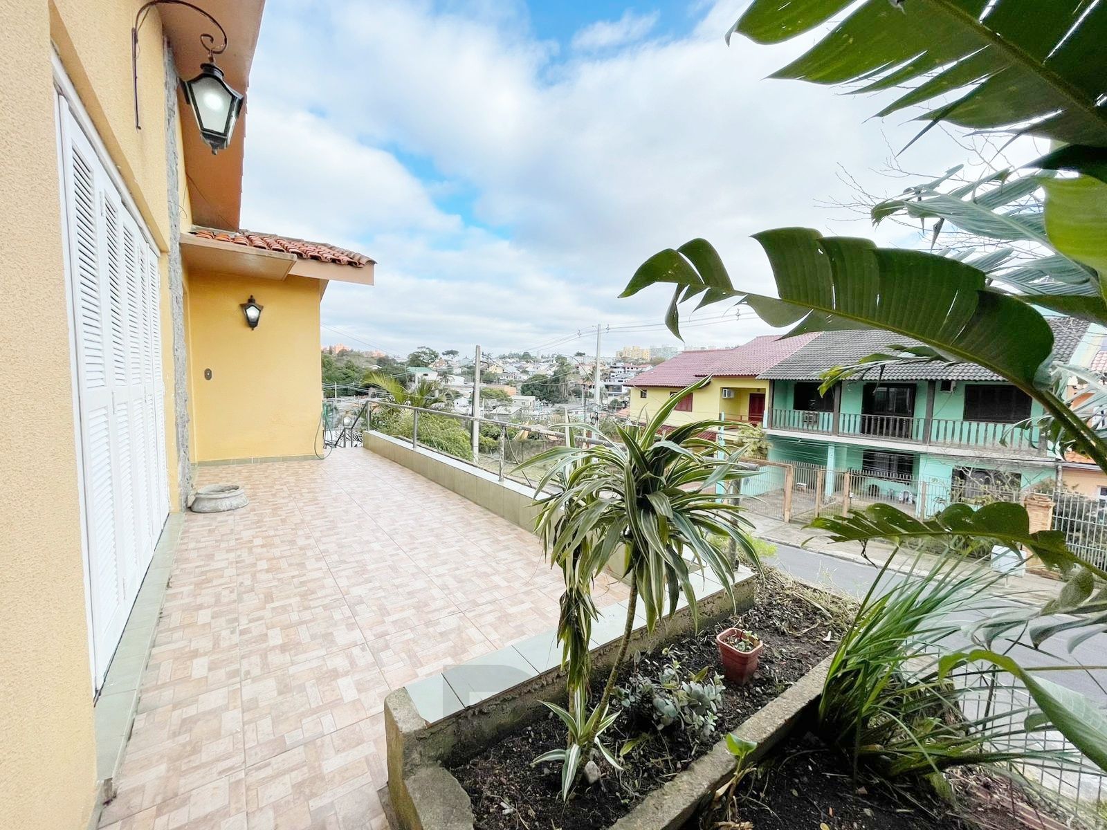 casa com 525 m2 de terreno , casa área construída 395 m2 de área, com 05 dormitorios sendo um suite com banheira — foto 12