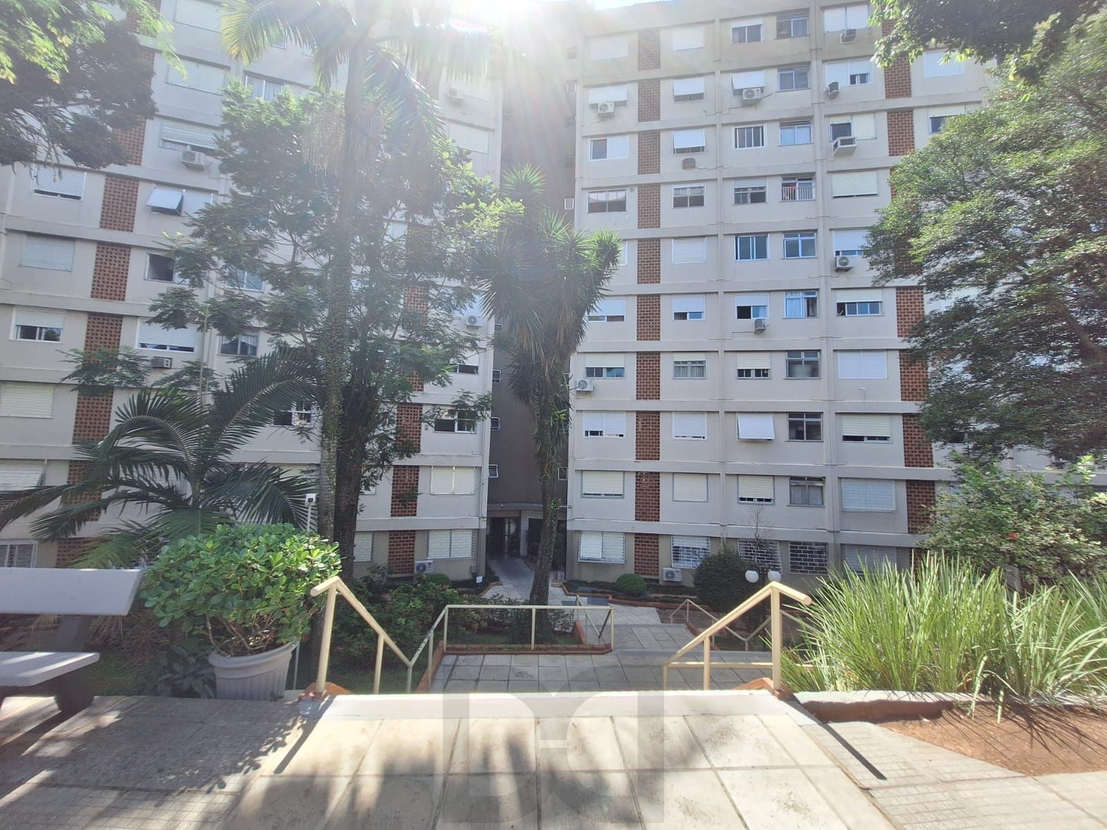Excelente apto. Av. Oscar Pereira, Azenha, 56,12 m2 área priv. térreo,2 dorms, — foto 1