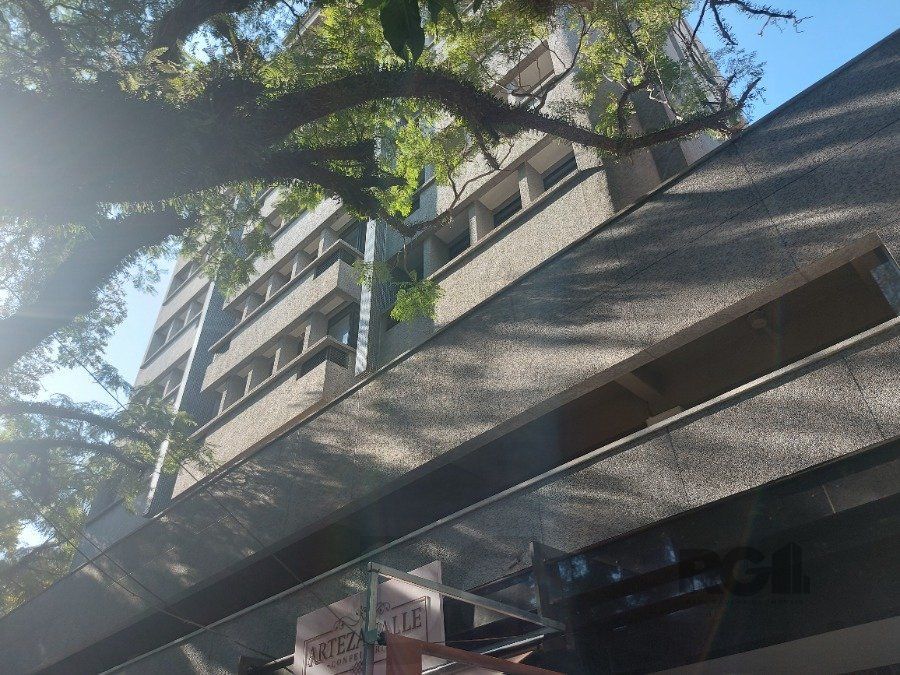 sala comercial, medindo 36,12 m² área privativa e 49,27 m² de área total, com 1 box coberto duplo, localizada no Moinhos de Vento — foto 23