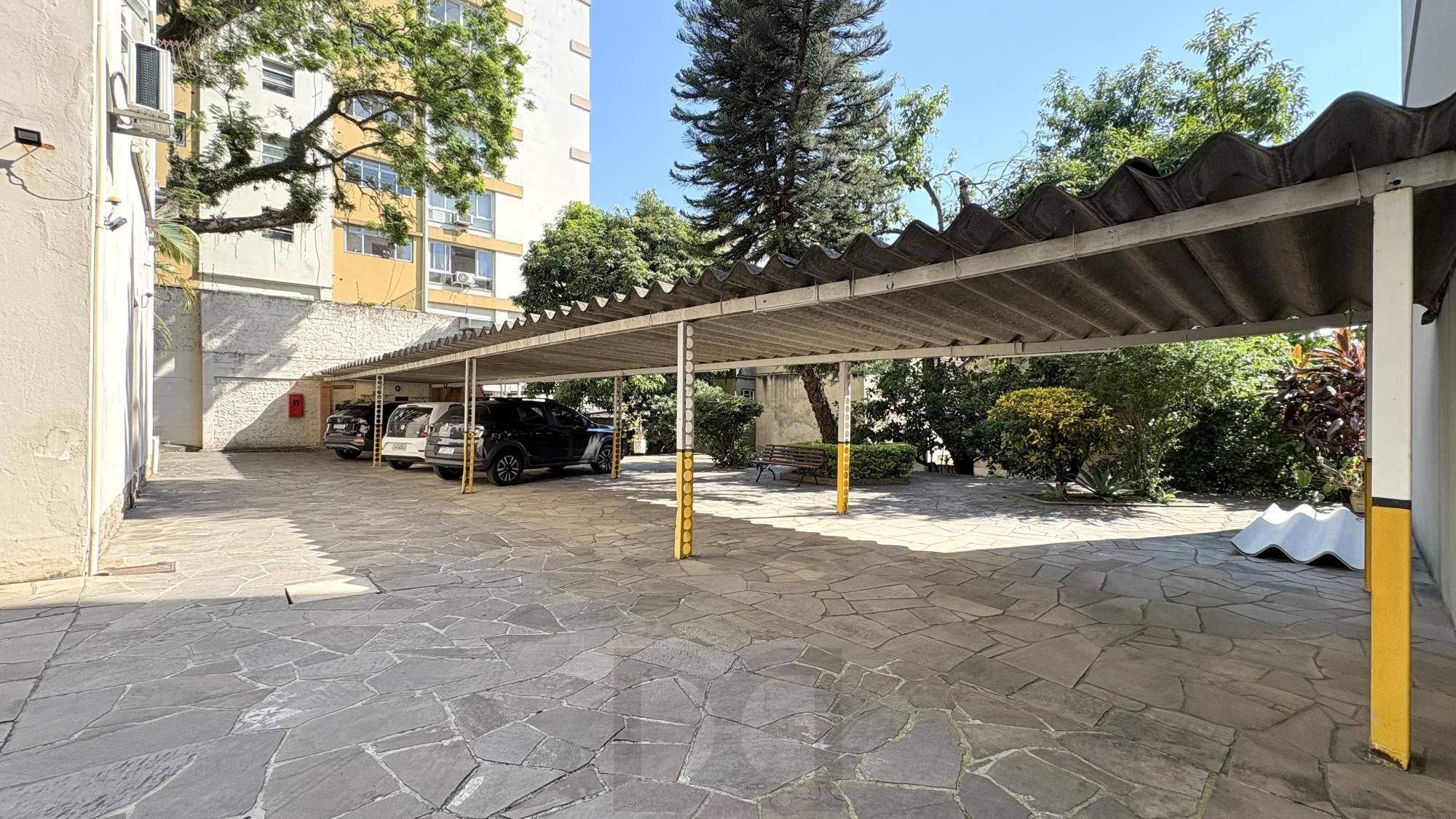 Maravilhoso apartamento no bairro Rio Branco próximo ao Zaffari Cabral , Igreja e colegio — foto 31