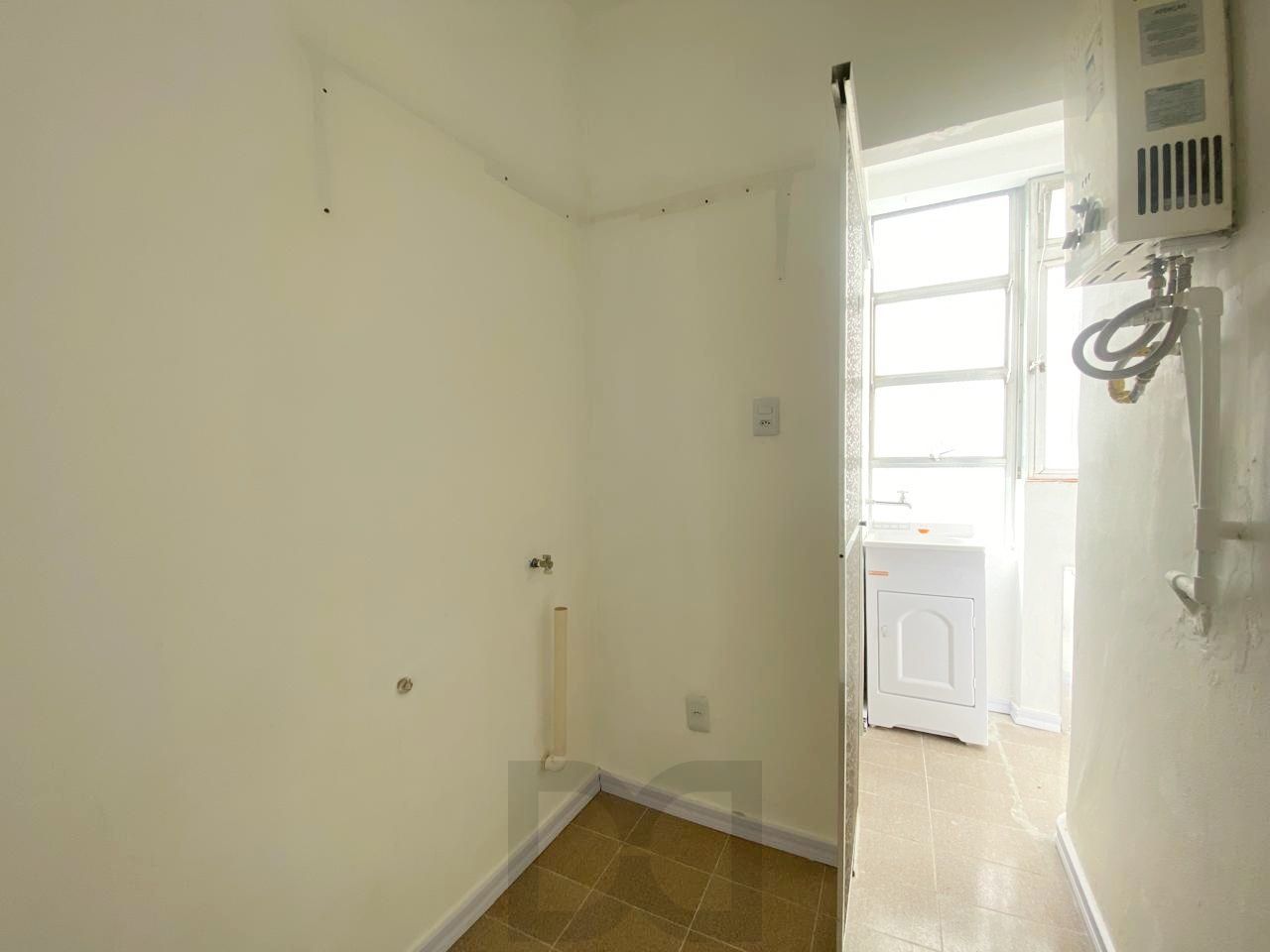 Apartamento reformado de 3 dormitórios transformado em 2 perto da Redenção — foto 11