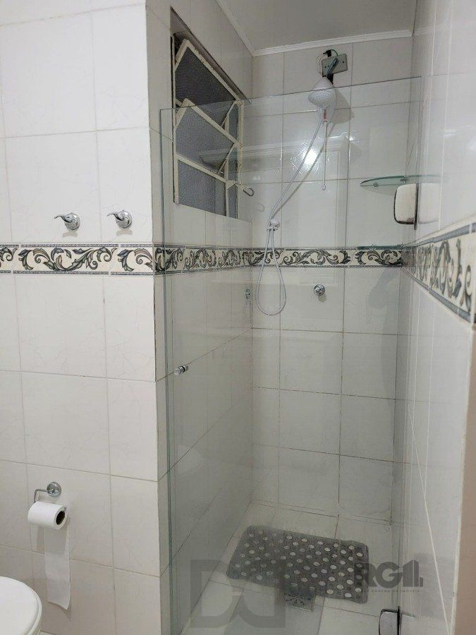Apartamento 2 dormitórios com vaga no Bairro Cristal. — foto 9