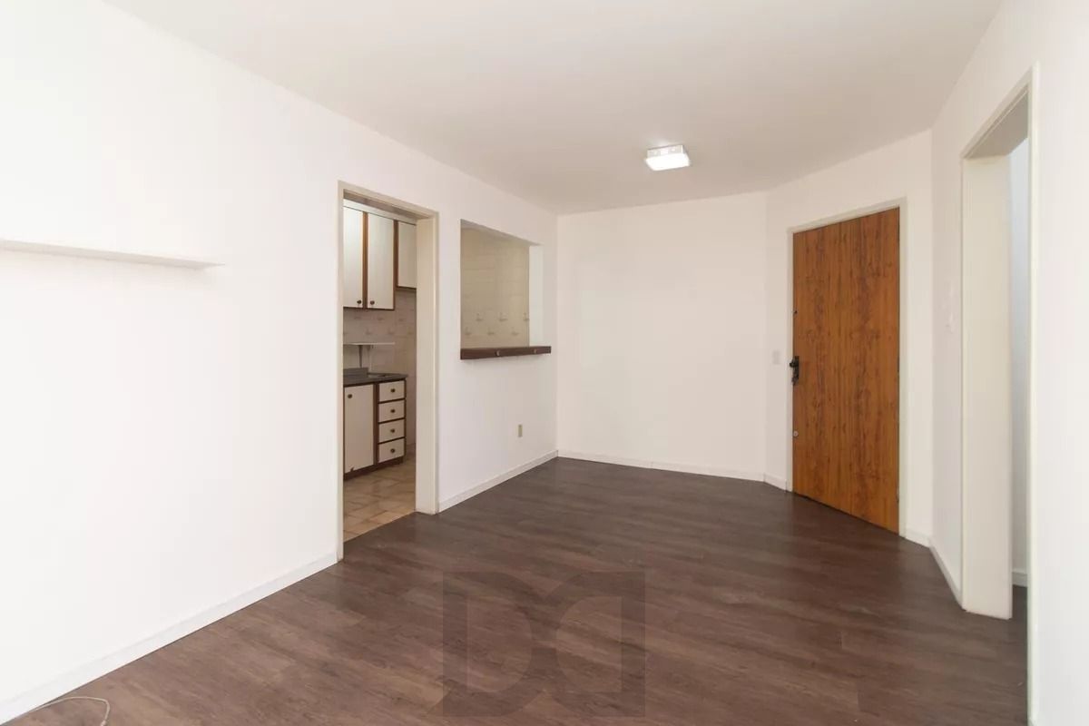 Excelente apto. no Bairro Partenon, com 52m2 de área útil, semi mobiliado, de 01 dormitório c/ uma vaga de garagem escriturada e coberta — foto 5