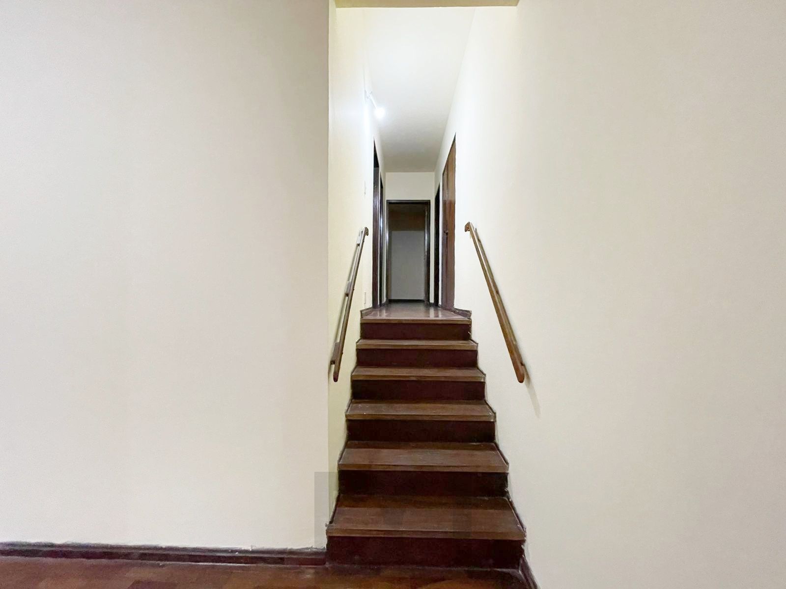 casa com 525 m2 de terreno , casa área construída 395 m2 de área, com 05 dormitorios sendo um suite com banheira — foto 28