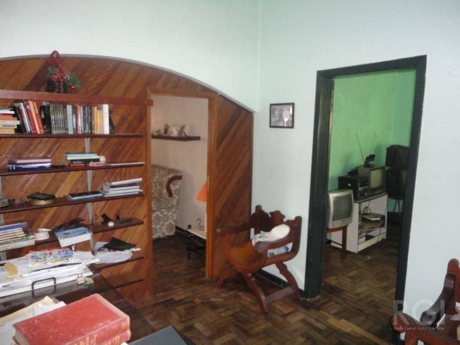 Casa para Venda - 250m², 4 dormitórios, sendo 1 suites, 2 vagas - Petrópolis — foto 8