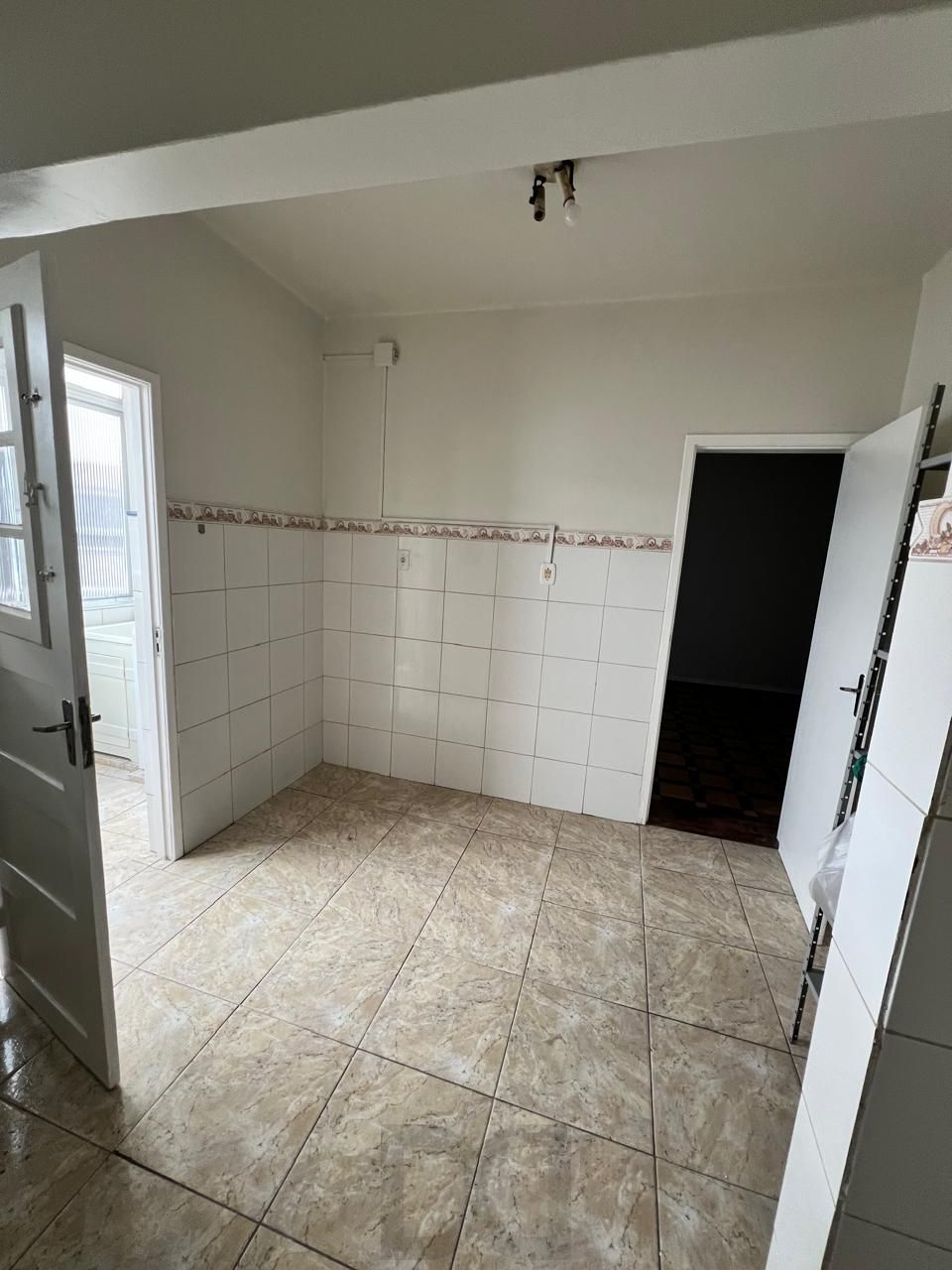 Venda, 2 quartos, 1 com sacada, de frente, dependência integrada a cozinha - ampla, , área de serviço com banho auxiliar — foto 9