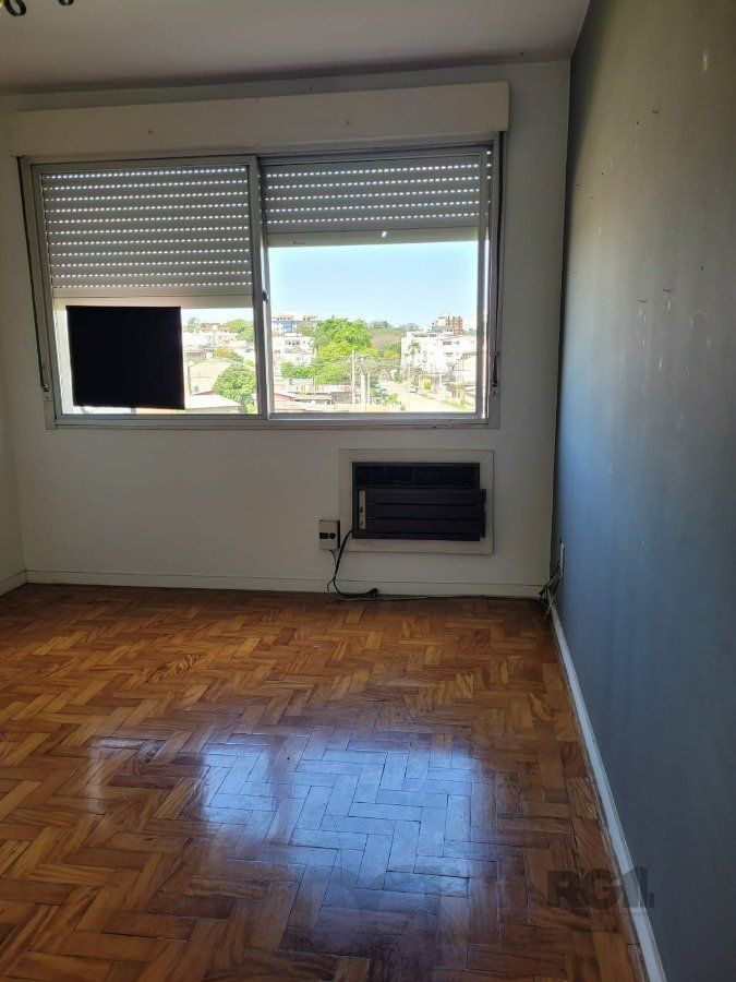 Apartamento 2 dormitórios com vaga no Bairro Cristal. — foto 5