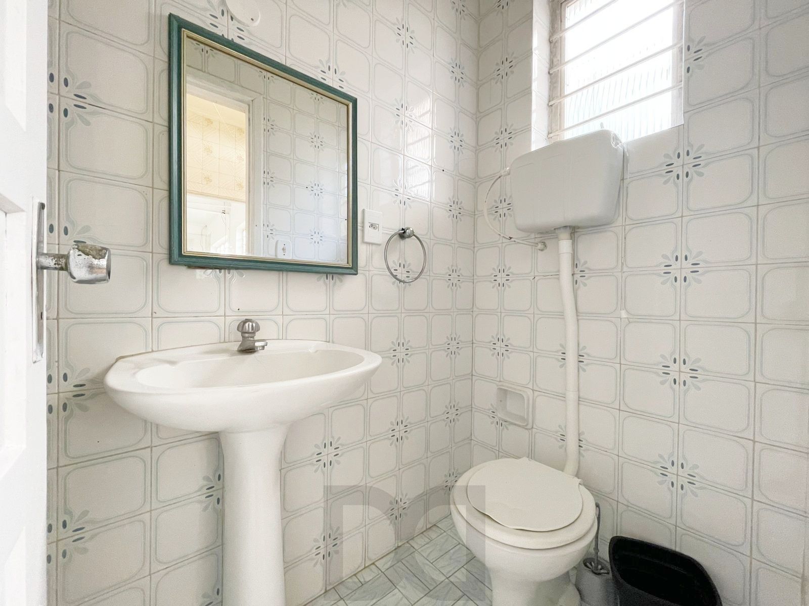 casa com 525 m2 de terreno , casa área construída 395 m2 de área, com 05 dormitorios sendo um suite com banheira — foto 22