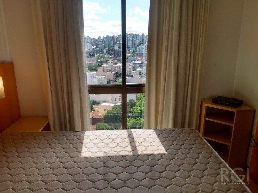 VENDO APARTAMENTO UM DORMITORIO BOM FIM ELEVADOR 1 VAGA — foto 12