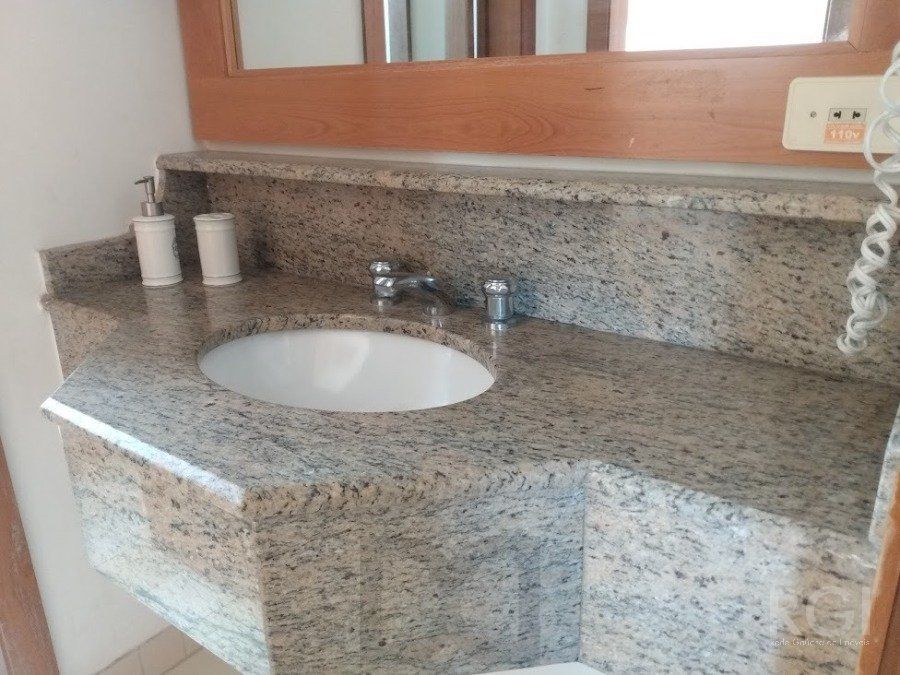 VENDO APARTAMENTO UM DORMITORIO BOM FIM ELEVADOR 1 VAGA — foto 18