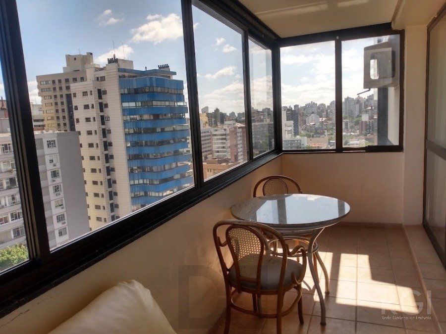 VENDO APARTAMENTO UM DORMITORIO BOM FIM ELEVADOR 1 VAGA — foto 5