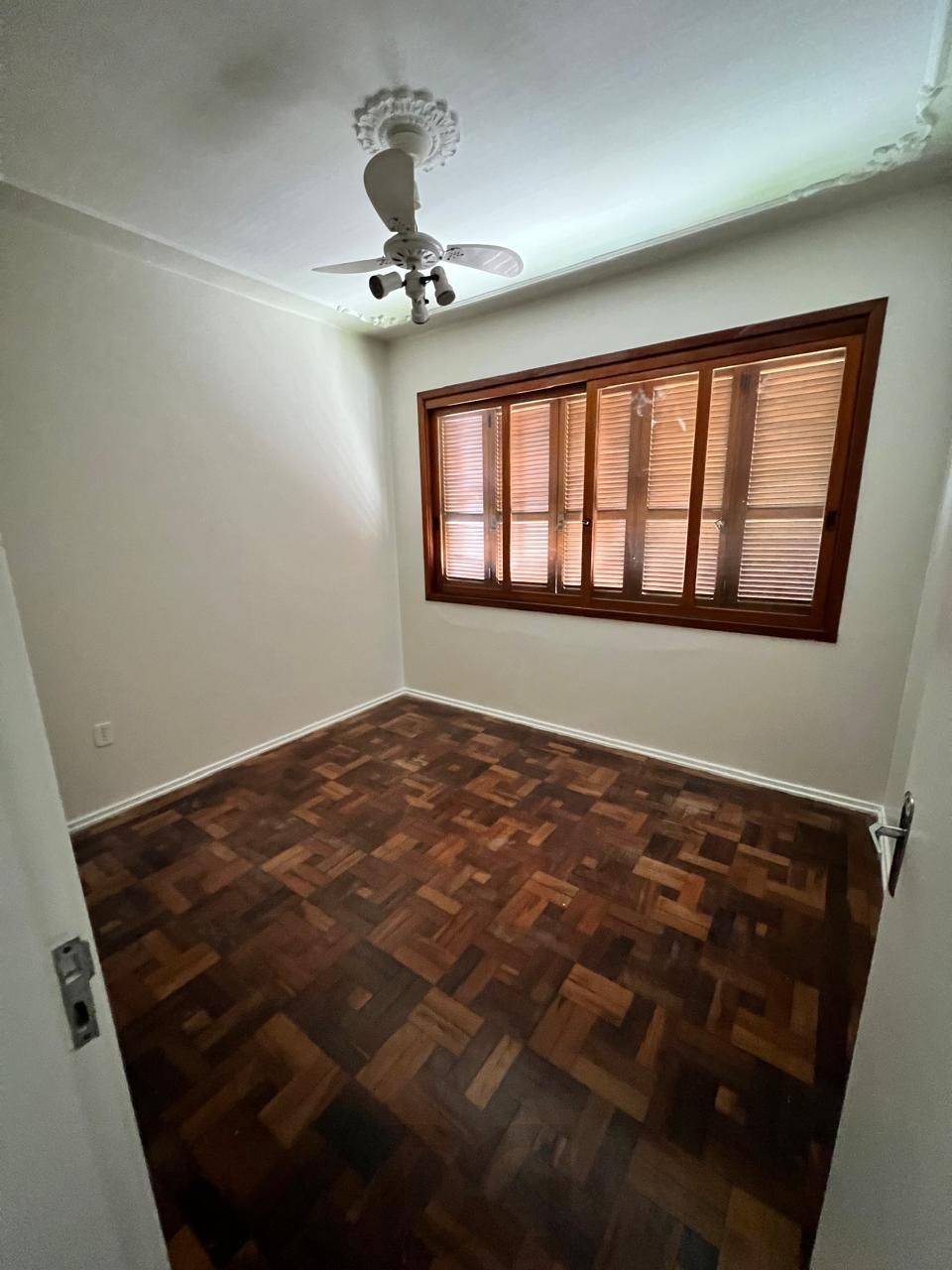 Venda, 2 quartos, 1 com sacada, de frente, dependência integrada a cozinha - ampla, , área de serviço com banho auxiliar — foto 4