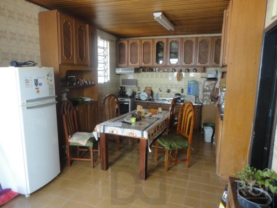 Casa para Venda - 250m², 4 dormitórios, sendo 1 suites, 2 vagas - Petrópolis — foto 1