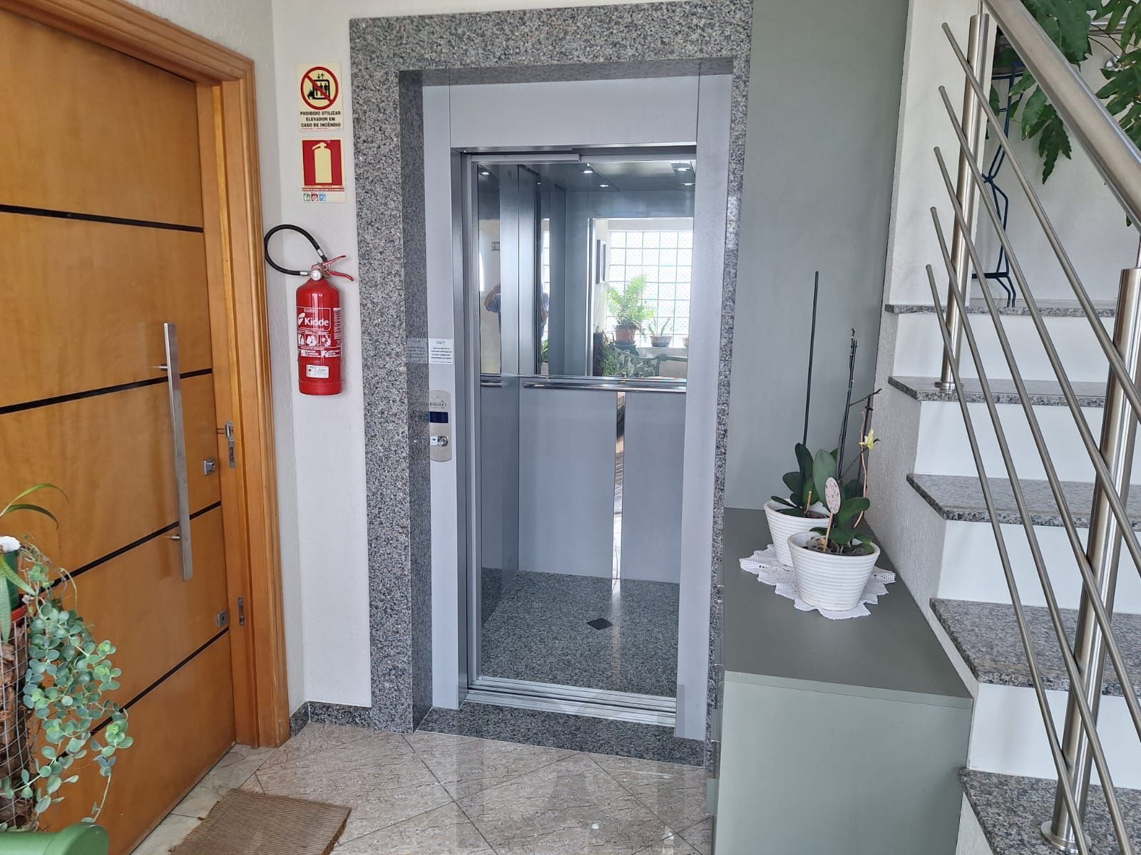 entrada social com elevador