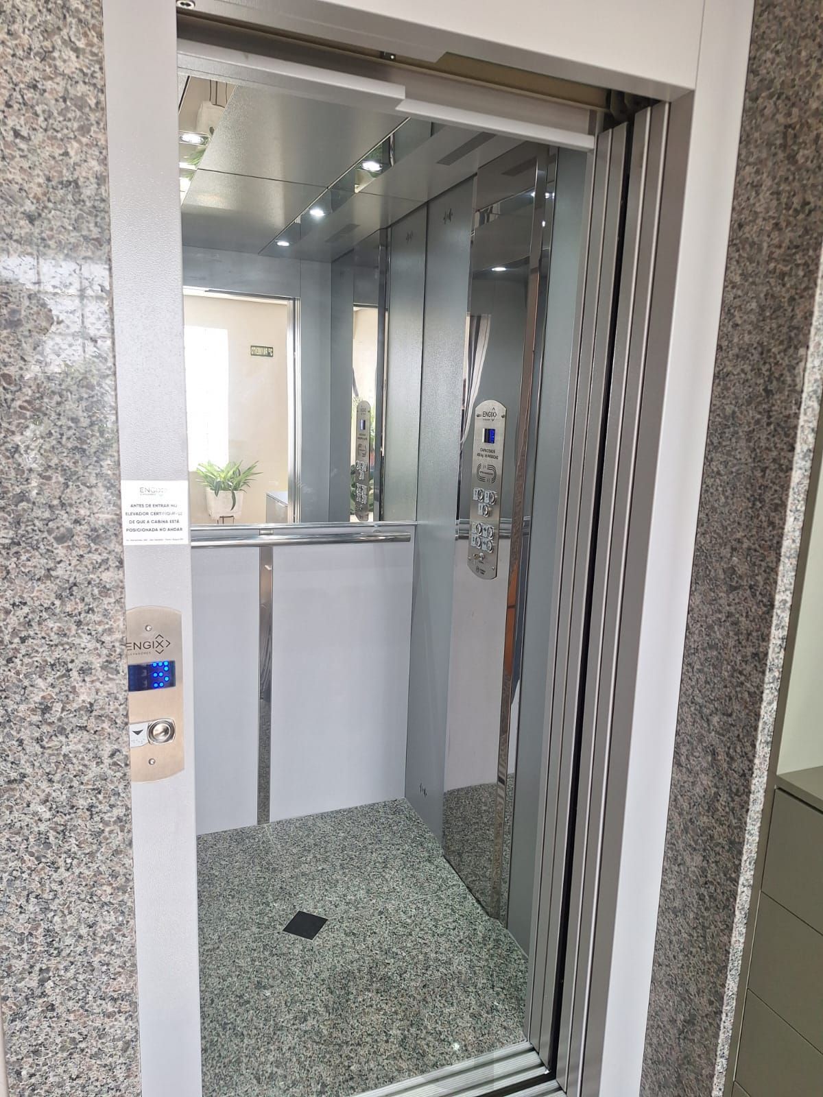 dentro do elevador (novo)