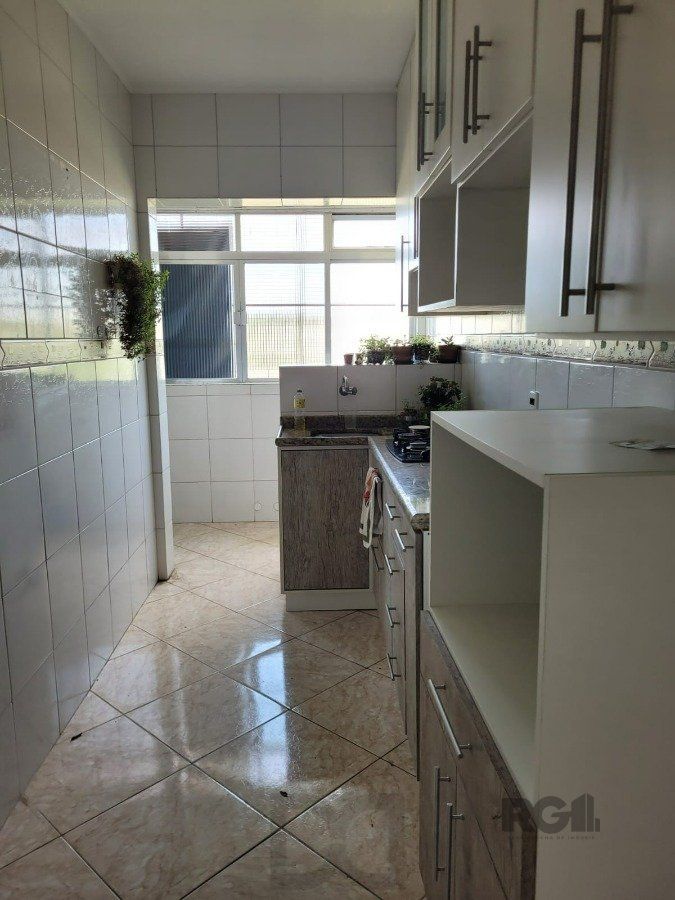 Apartamento 2 dormitórios com vaga no Bairro Cristal. — foto 24