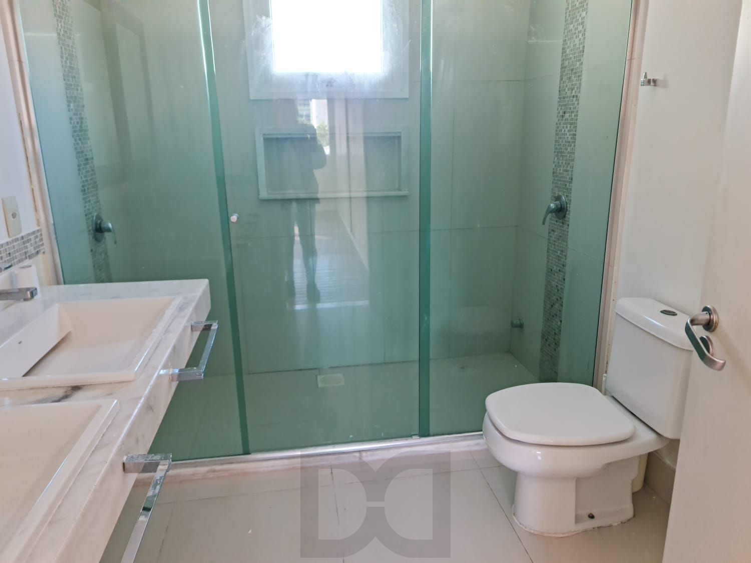 Linda casa com 5 dorm sendo 4 suites, 2 churrasqueiras e piscina — foto 32