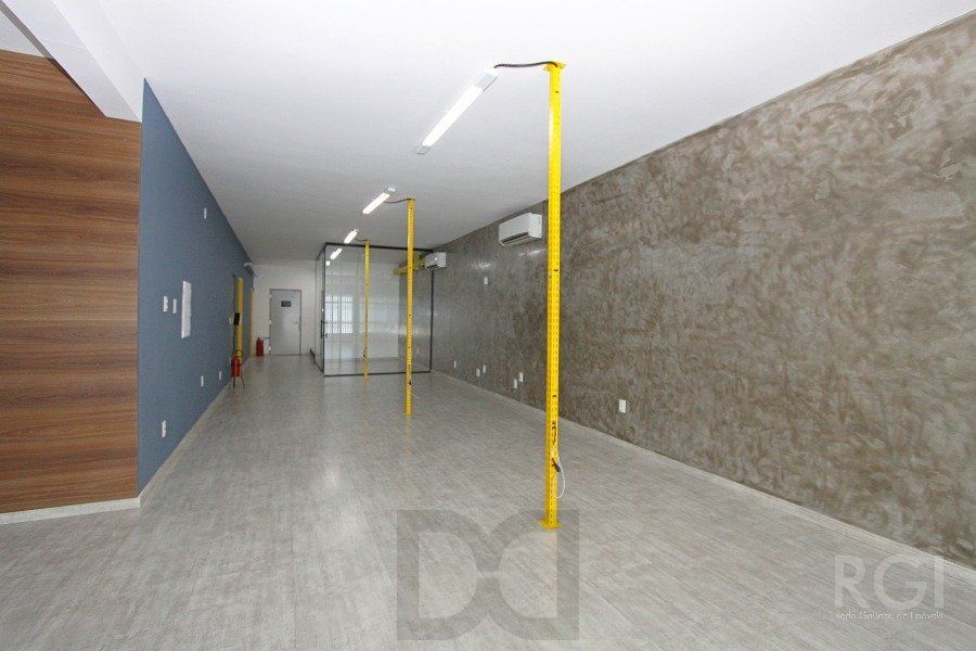 PRÉDIO COMERCIAL PARA SEDE DE EMPRESA COM 400 m² na AVENIDA BAHIA, SÃO GERALDO, JUNTO AO RESTAURANTE KONKA Porto Alegre — foto 7