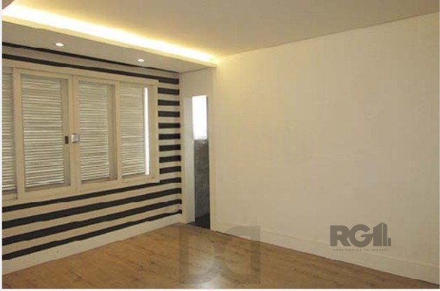 PRÉDIO A VENDA na rua Cairu, Navegantes Porto Alegre RS com aproximadamente 430m², com 2 pavimentos, espaço de estacionamento para 8 veiculos, — foto 19