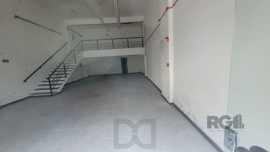 Loja a Venda na Rua Félix da Cunha, com 150m², Moinhos de Vento, entre a Av Cristóvão e Rua Marques do Pombal, com amplo salão — foto 4