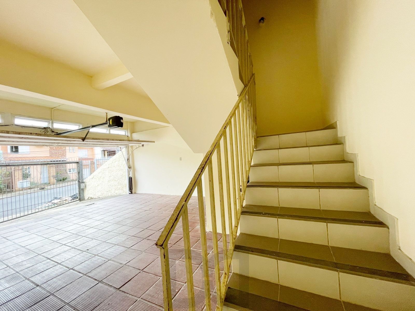 casa com 525 m2 de terreno , casa área construída 395 m2 de área, com 05 dormitorios sendo um suite com banheira — foto 8
