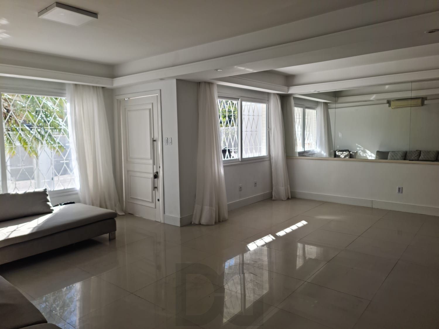 Linda casa com 5 dorm sendo 4 suites, 2 churrasqueiras e piscina — foto 5