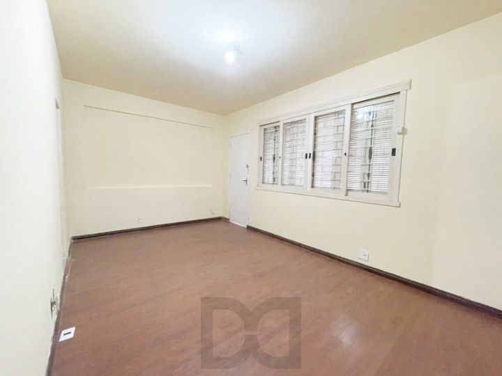 casa com 525 m2 de terreno , casa área construída 395 m2 de área, com 05 dormitorios sendo um suite com banheira — foto 31