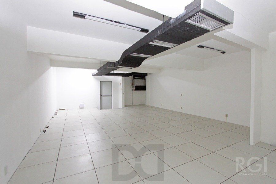 PRÉDIO COMERCIAL PARA SEDE DE EMPRESA COM 400 m² na AVENIDA BAHIA, SÃO GERALDO, JUNTO AO RESTAURANTE KONKA Porto Alegre — foto 17