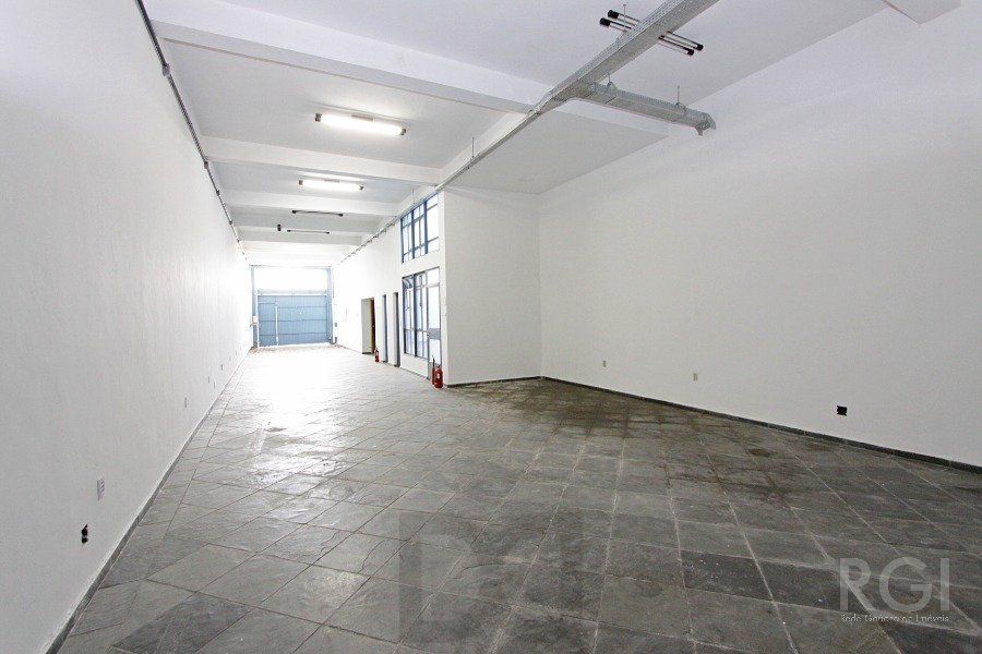 PRÉDIO COMERCIAL PARA SEDE DE EMPRESA COM 400 m² na AVENIDA BAHIA, SÃO GERALDO, JUNTO AO RESTAURANTE KONKA Porto Alegre — foto 24