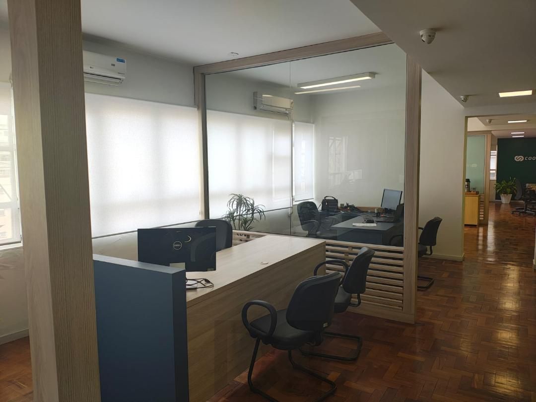 Excelente conjunto/sala separadas em sala 1001 e sala 1002 com 123, 68 m2 privativo cada sala (247,36m2 total das duas) 02 banheiro, 02 copas. Rua Andrade Neves. — foto 12
