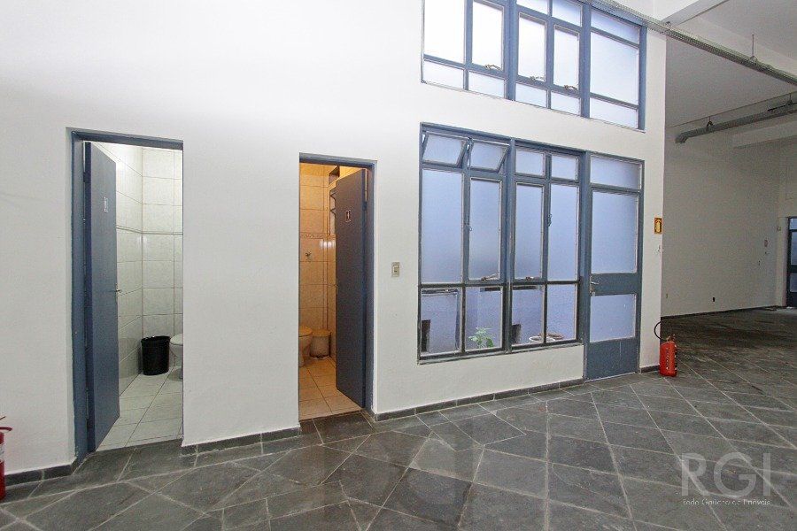 PRÉDIO COMERCIAL PARA SEDE DE EMPRESA COM 400 m² na AVENIDA BAHIA, SÃO GERALDO, JUNTO AO RESTAURANTE KONKA Porto Alegre — foto 22