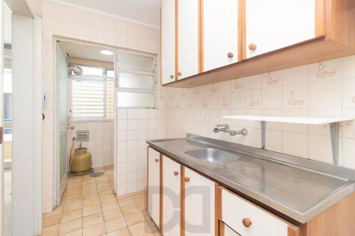 Excelente apto. no Bairro Partenon, com 52m2 de área útil, semi mobiliado, de 01 dormitório c/ uma vaga de garagem escriturada e coberta — foto 17