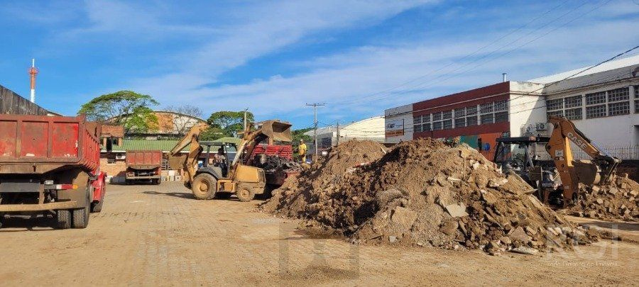 Depósito Pavilhão Venda no Bairro Navegantes com 1800m² de terreno e 324m² de escritórios - De esquina — foto 6