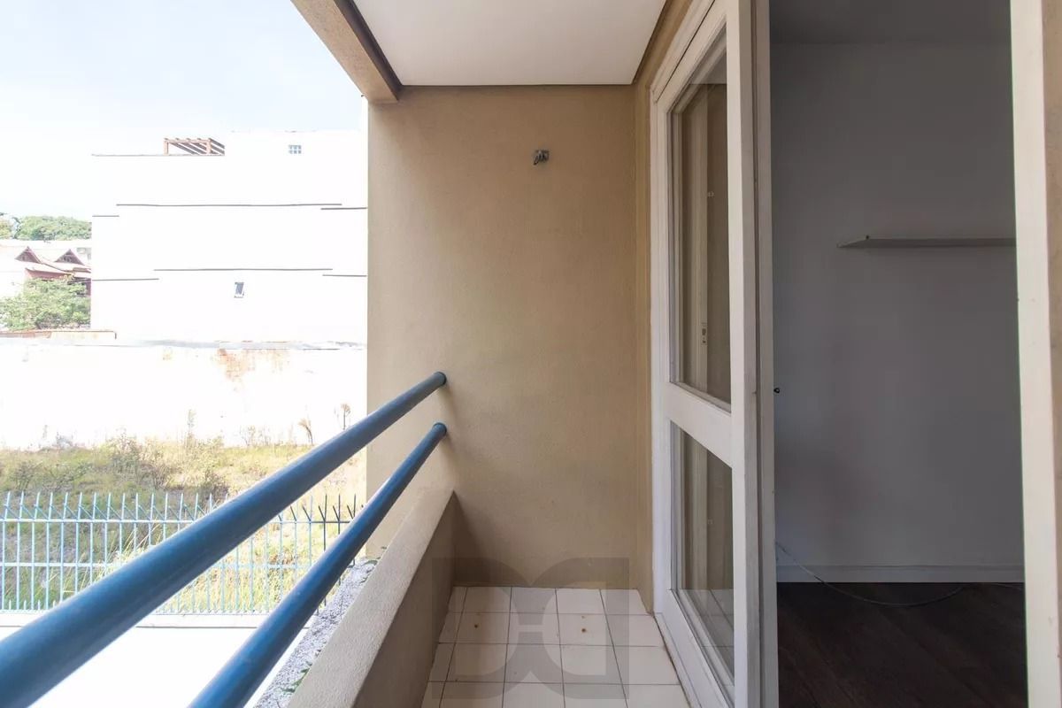 Excelente apto. no Bairro Partenon, com 52m2 de área útil, semi mobiliado, de 01 dormitório c/ uma vaga de garagem escriturada e coberta — foto 14
