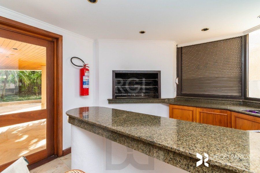 Apartamento para Venda - 305.46m², 3 dormitórios, sendo 3 suites, 4 vagas - Mont Serrat — foto 23