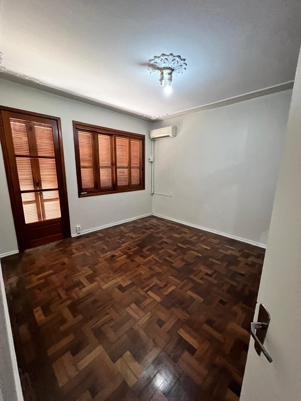 Venda, 2 quartos, 1 com sacada, de frente, dependência integrada a cozinha - ampla, , área de serviço com banho auxiliar — foto 6