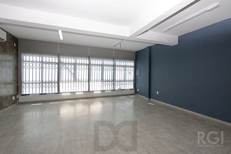 PRÉDIO COMERCIAL PARA SEDE DE EMPRESA COM 400 m² na AVENIDA BAHIA, SÃO GERALDO, JUNTO AO RESTAURANTE KONKA Porto Alegre — foto 9