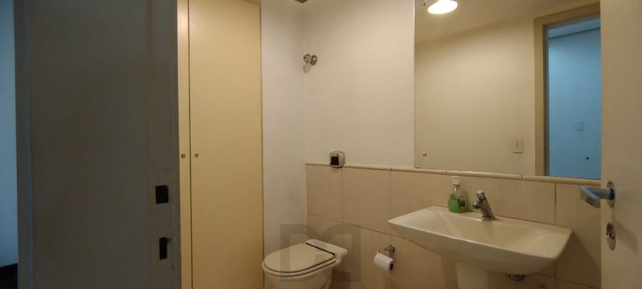 Sala comercial na Av. Cristovão Colombo, medindo 53,16 m² privativos — foto 8