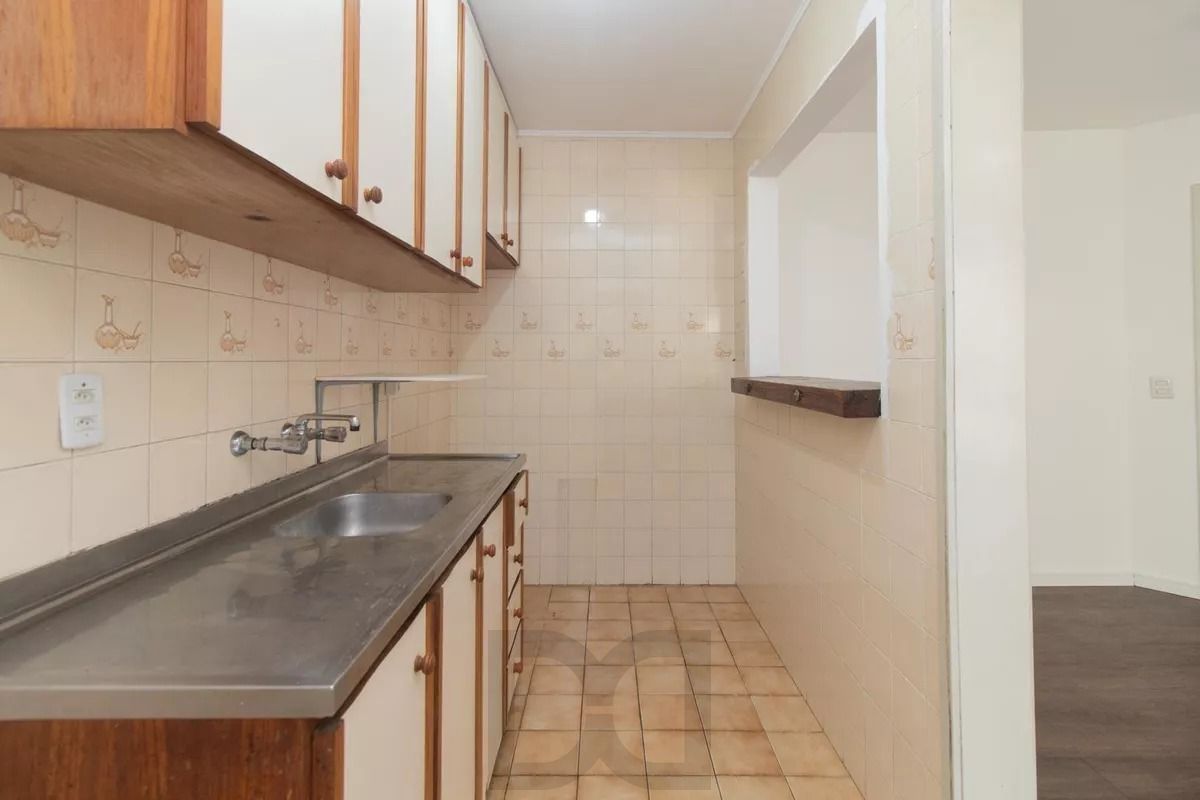 Excelente apto. no Bairro Partenon, com 52m2 de área útil, semi mobiliado, de 01 dormitório c/ uma vaga de garagem escriturada e coberta — foto 16