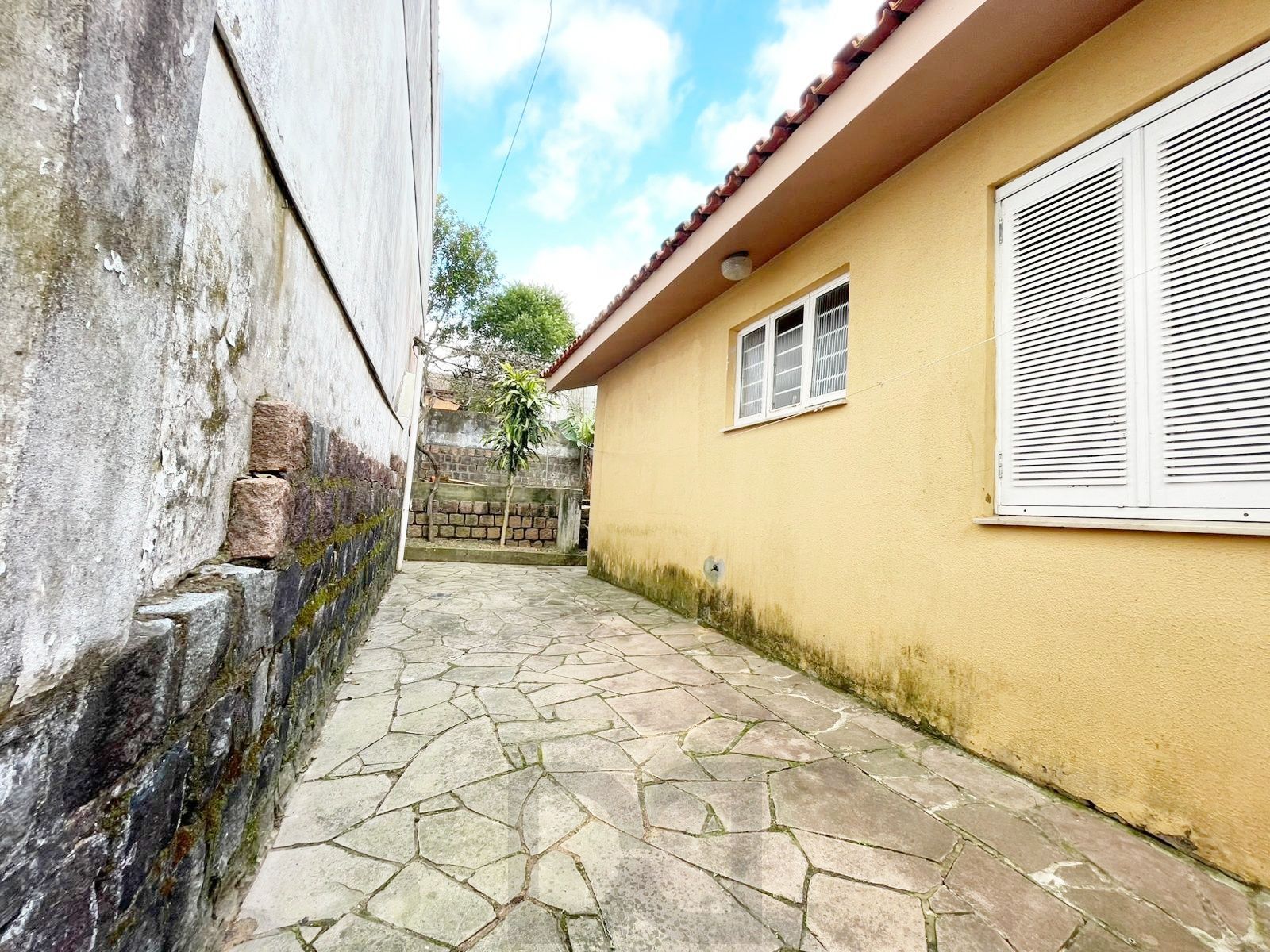 casa com 525 m2 de terreno , casa área construída 395 m2 de área, com 05 dormitorios sendo um suite com banheira — foto 11