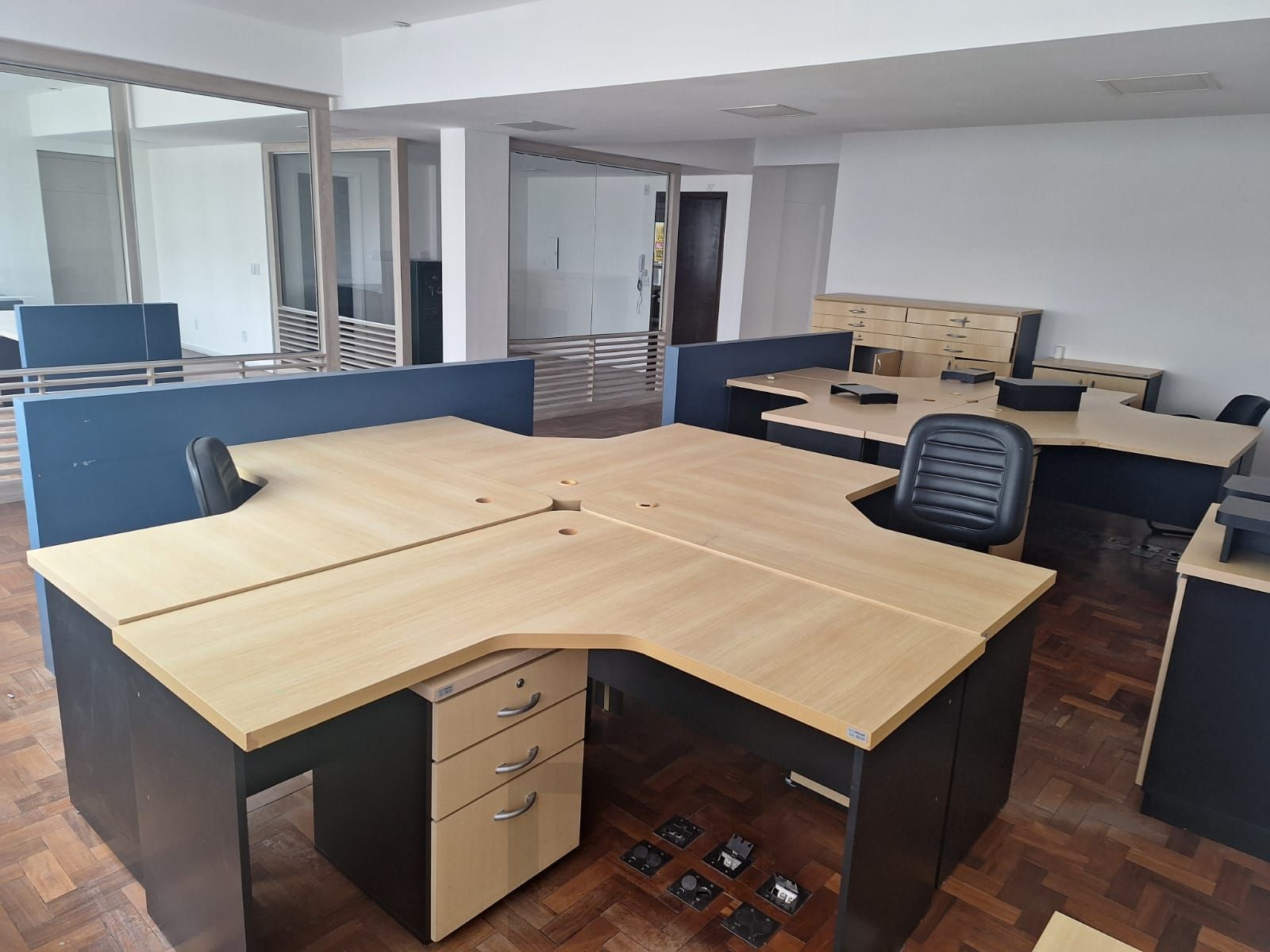 Excelente conjunto/sala c/123, 68 m2 privativo ,02 banheiro, 01 copa. Rua Andrade Neves. — foto 10