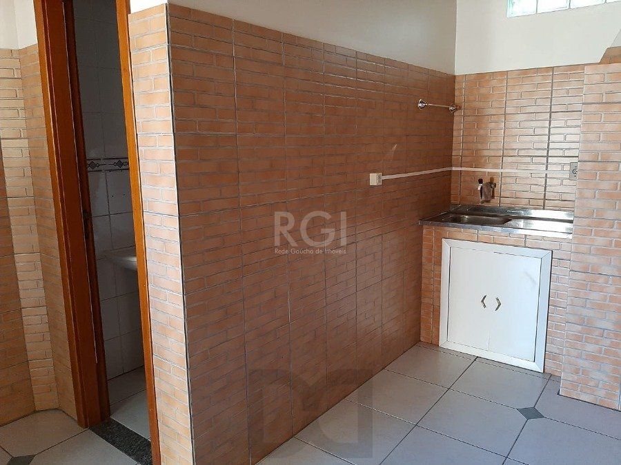 Casa para Venda - 150m², 3 dormitórios, sendo 1 suites, 4 vagas - Floresta — foto 12