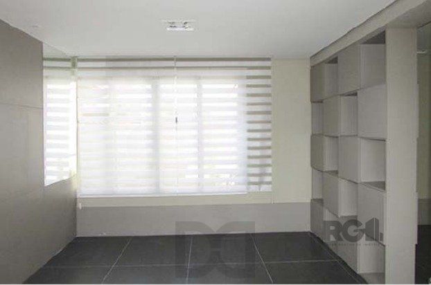 PRÉDIO A VENDA na rua Cairu, Navegantes Porto Alegre RS com aproximadamente 430m², com 2 pavimentos, espaço de estacionamento para 8 veiculos, — foto 20