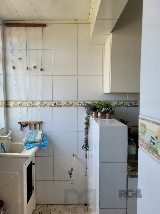 Apartamento 2 dormitórios com vaga no Bairro Cristal. — foto 18