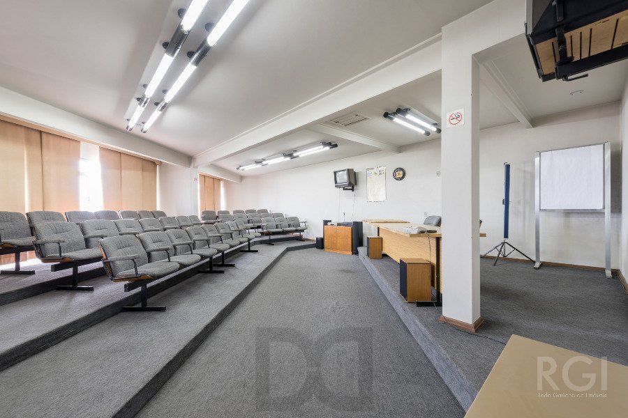 Predio para Venda - 2203.23m², 0 dormitórios, 30 vagas - São João — foto 1